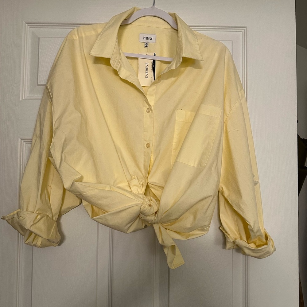Color is butteryellow
